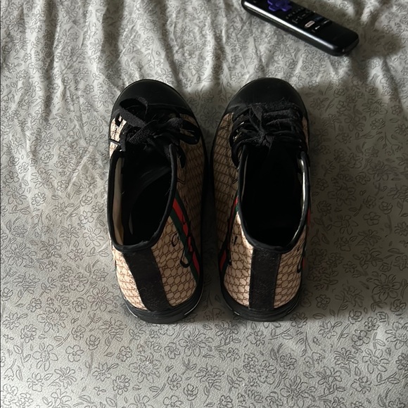 Gucci Black and Tan High-Top Sneakers with Signature Stripes - Picture 10 of 12
